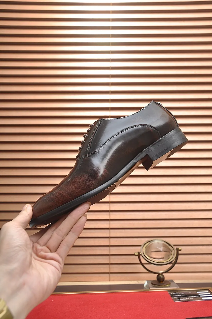 Men's shoes💰500💶Italy's top luxury men's shoe giant (GUCCI) (Gucci) (full cowhide lining) new arrival🍃Original European style🔰 Pleasant to the eye😍In order to make the shoes more durable and non-deformable🌀The production continues to follow traditional methods but there is still no lack of innovation💪Choose original sheepskin for the leather♻️ Smooth and natural And extra bright ⭐Made of imported cowhide, the first choice of rich people 38-45 (45 customized)